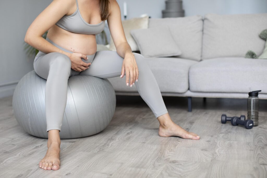 pregnant-woman-training-home-2